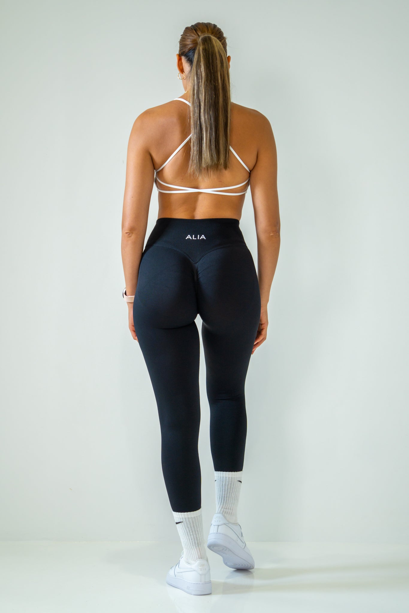 V WAIST SEAMLESS SCRUNCH LEGGINGS - BLACK